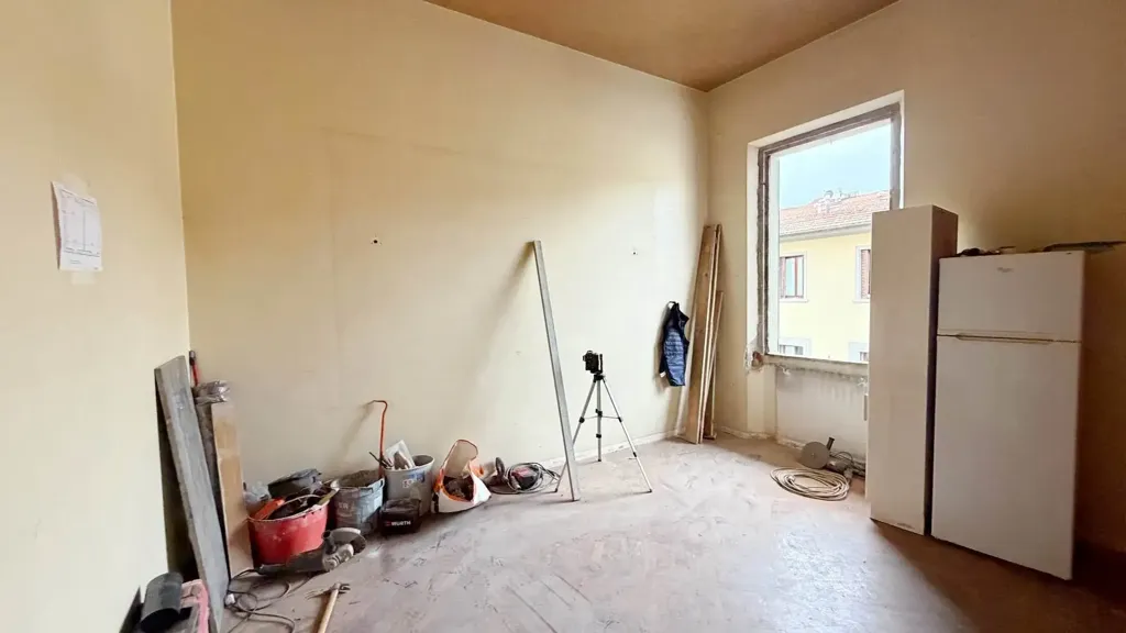Pièces - Rear-Facing Apartment with Balcony in Florence
