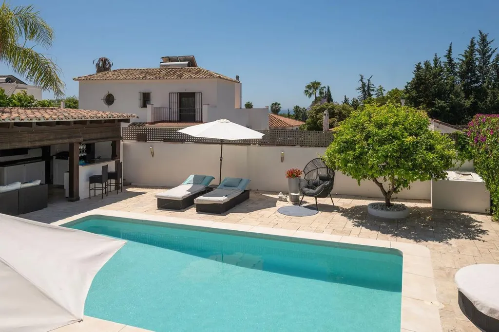 Piscine - Detached Villa with Private Pool in Río Real, Marbella