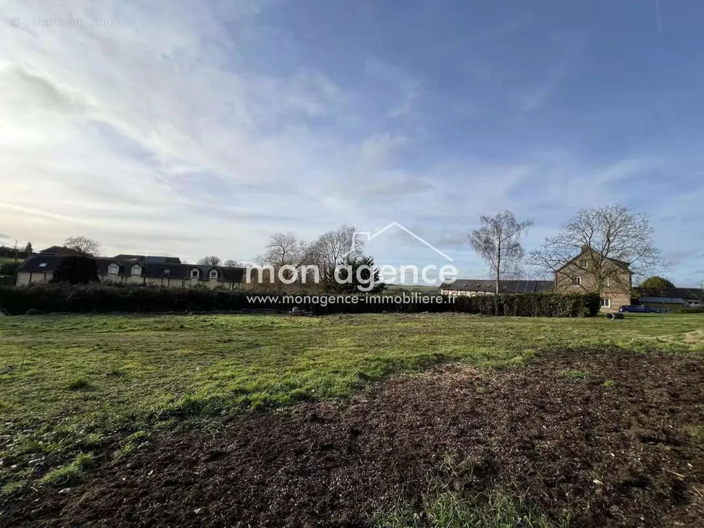 Giardino - Constructible Plot with Fencing in Neufbosc