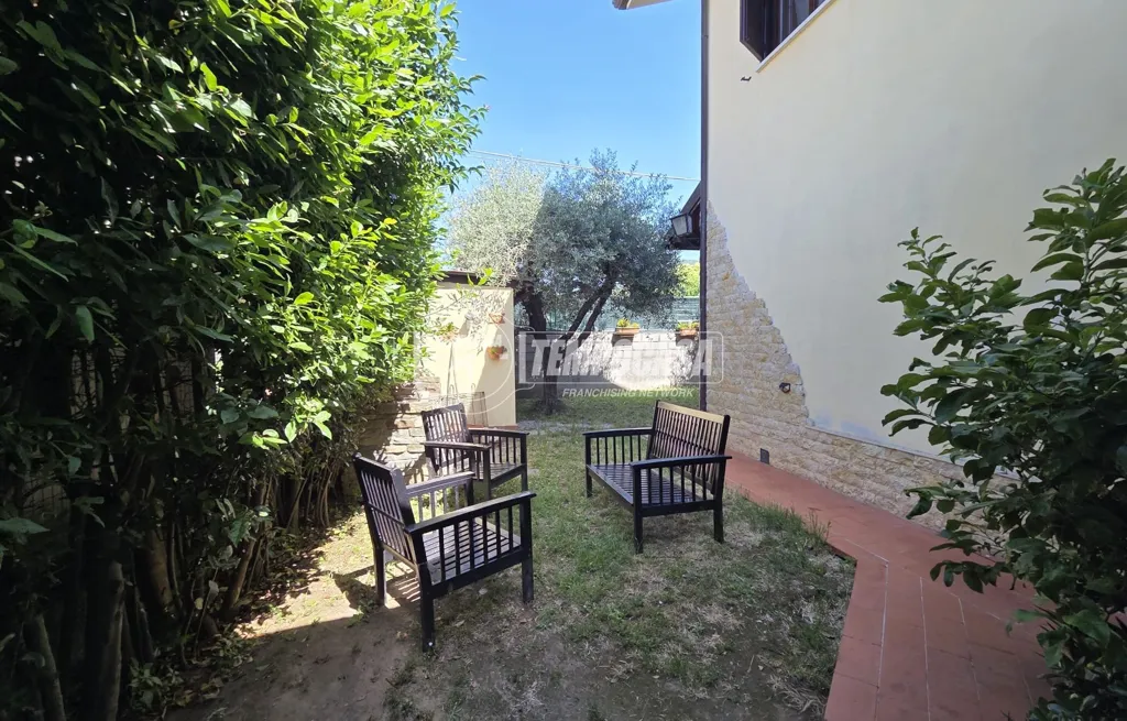 Aed - Rustic Villa with Garden in Castagnola, Massa