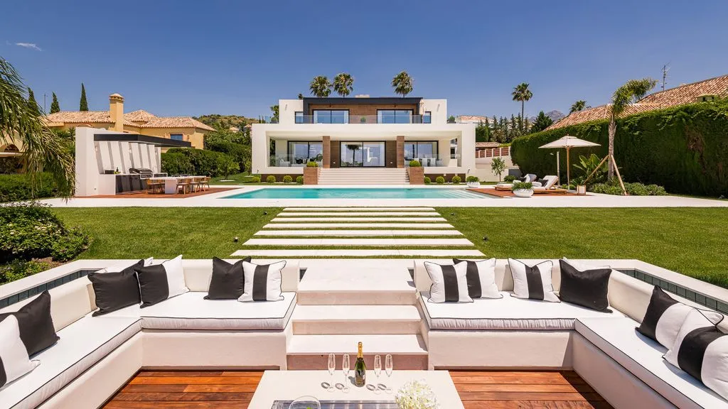 Bassein - Luxury Villa with Golf View in Marbella