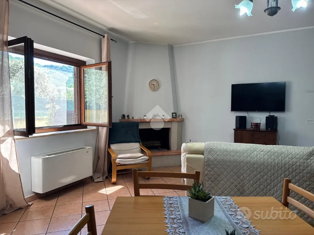 Soggiorno - Triplex with Garden in Pozzilli