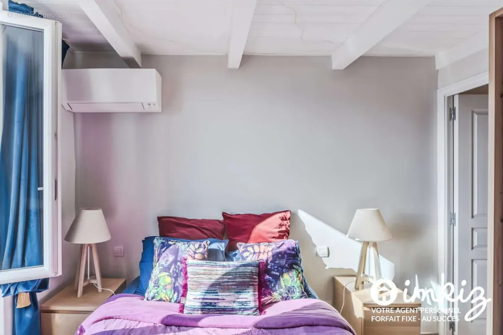 Chambres - Triplex Rénové avec Vue Panoramique à Biot