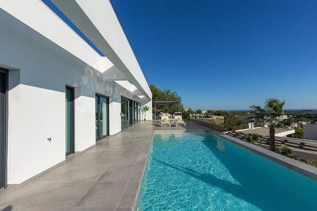 Piscine - Luxury Villa with Golf Views in Orihuela