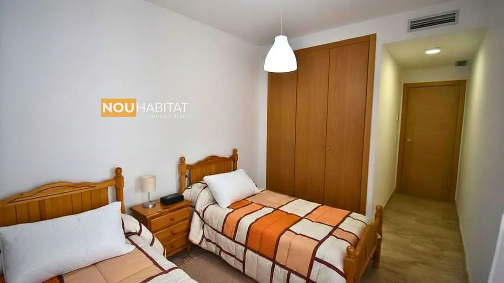 Chambres - Apartment with Balcony and Garage in Montroy