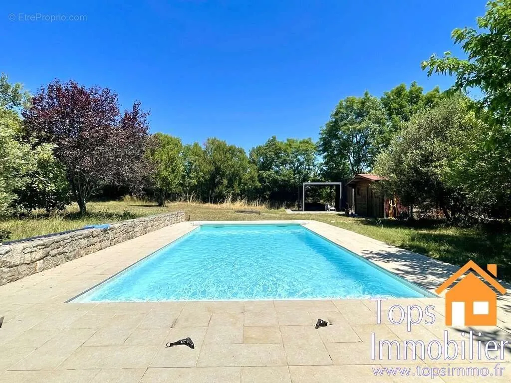 Bassein - Architectural House with Pool in Lot Valley
