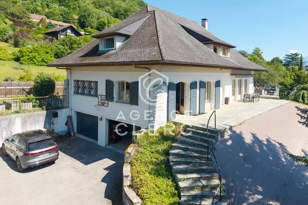 Vista aerea - House with Lake View in Veyrier-du-Lac