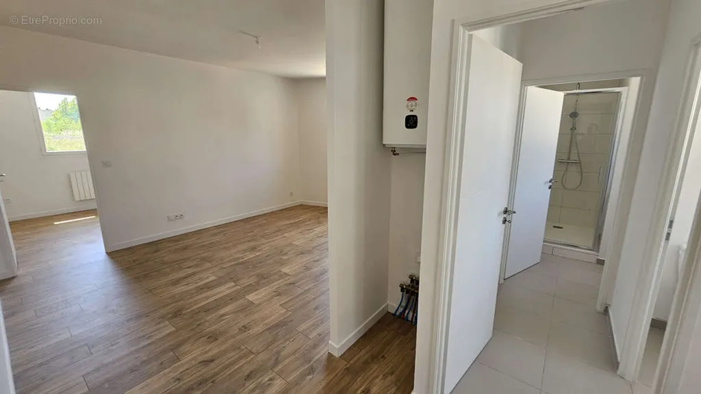 Stanze - Refurbished 2-Bed Flat with Parking in BUSCA