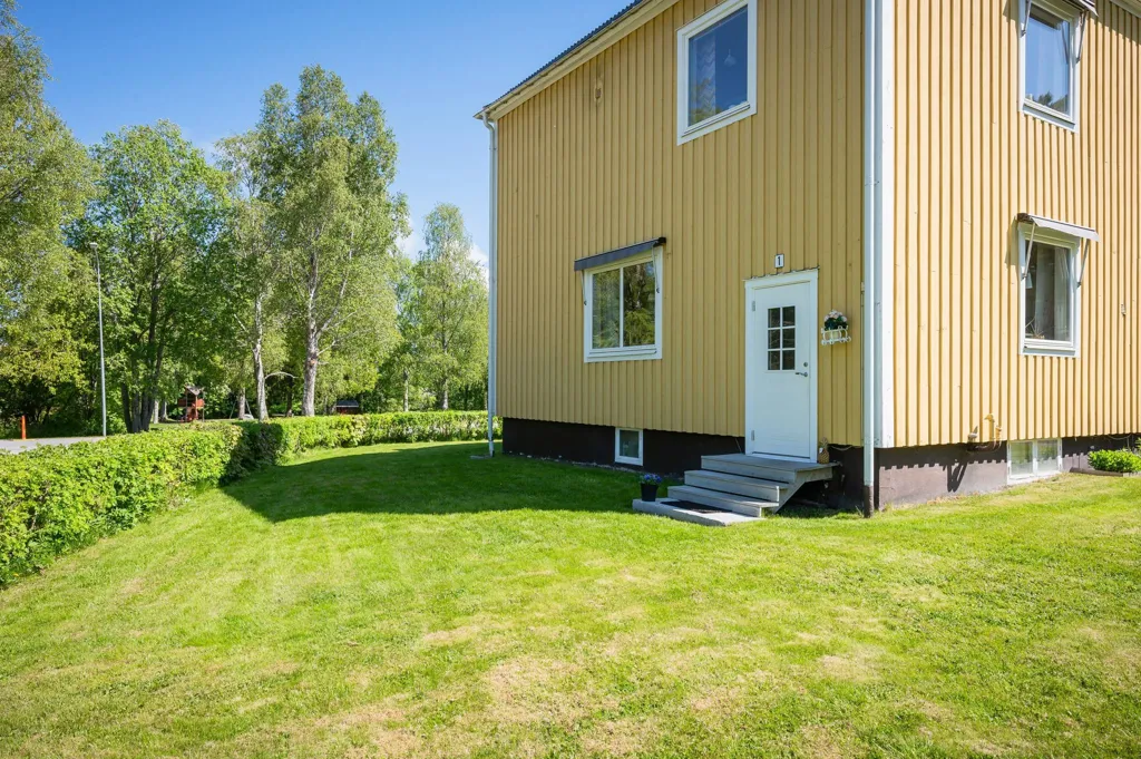Exterior - Renovated Villa with Garden near School