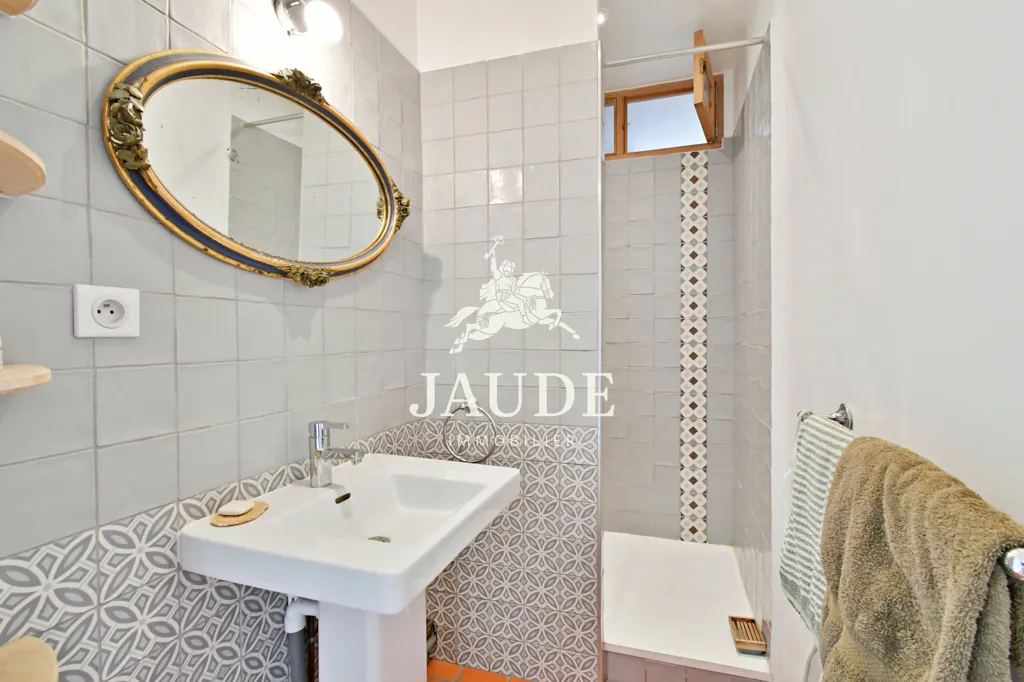 Salles de bain - Duplex de Caractère avec Balcon à Chamalières