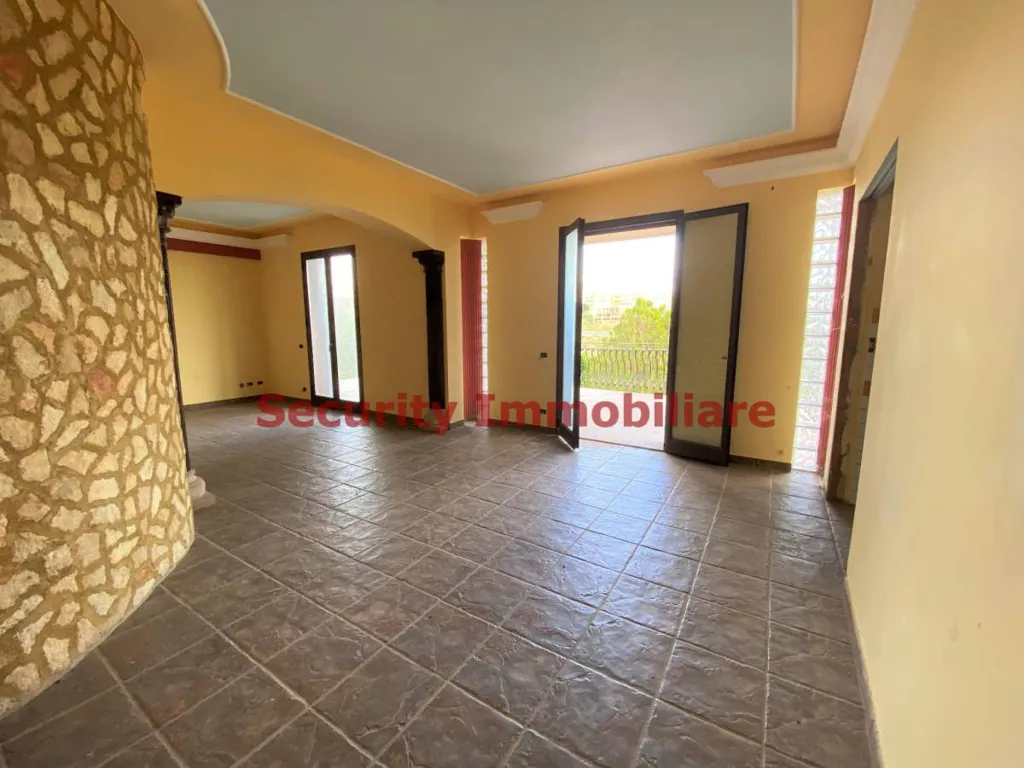 Esik - Villa with Garden in Sciacca