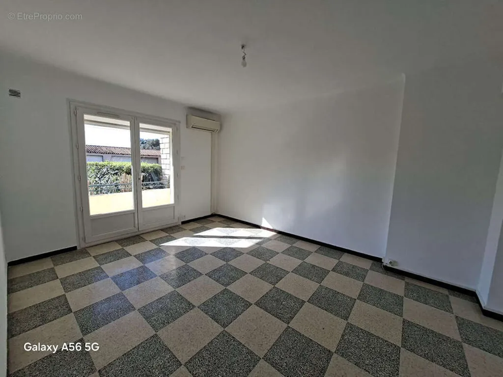 Zimmer - Apartment with Private Garden in La Valette-du-Var
