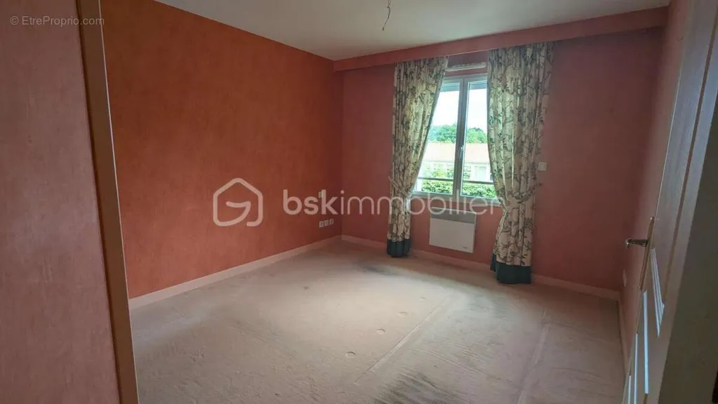 Rooms - Bright Apartment with Double Garage in Petit Chantilly, Orvault