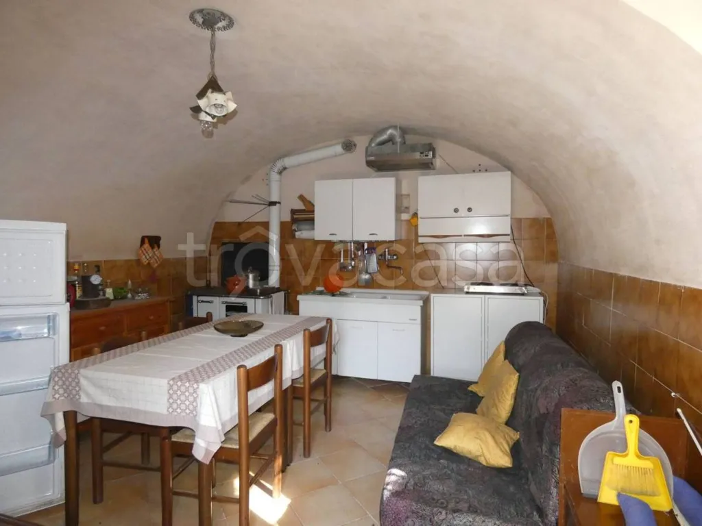 Cuisine - Rustic Cottage with Balcony in Roaschia
