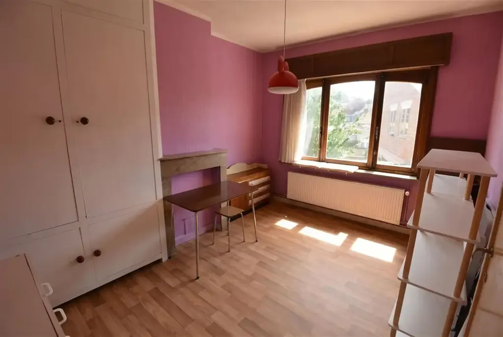 Magamistoad - Spacious House with Stately Facade in Wevelgem