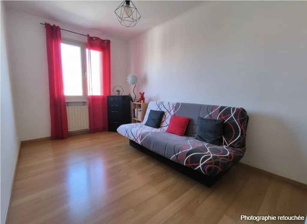 Magamistoad - 4-Bedroom Apartment with Balcony in Nîmes