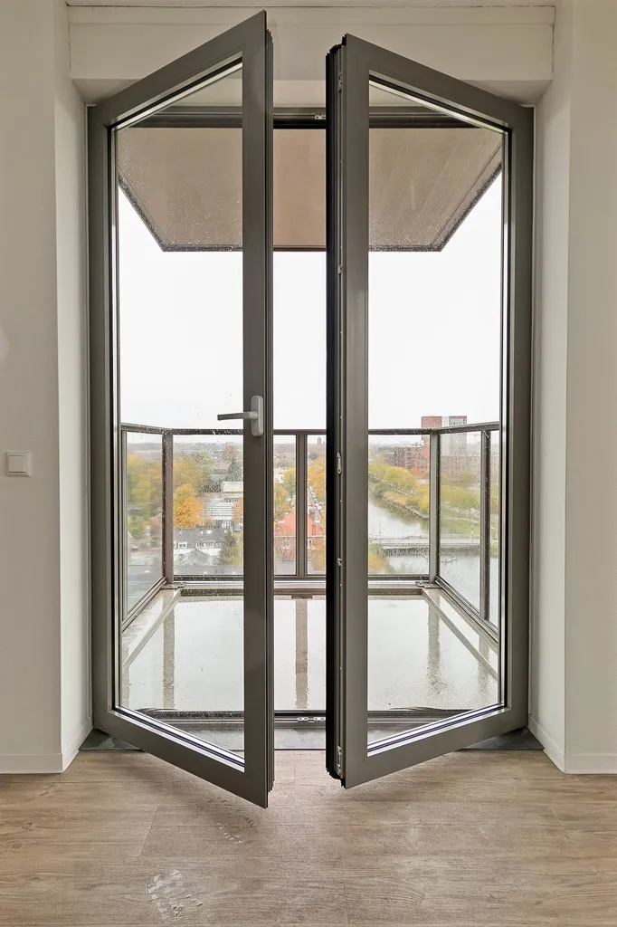 Balcony - Waterfront Apartment with Balcony in Tilburg
