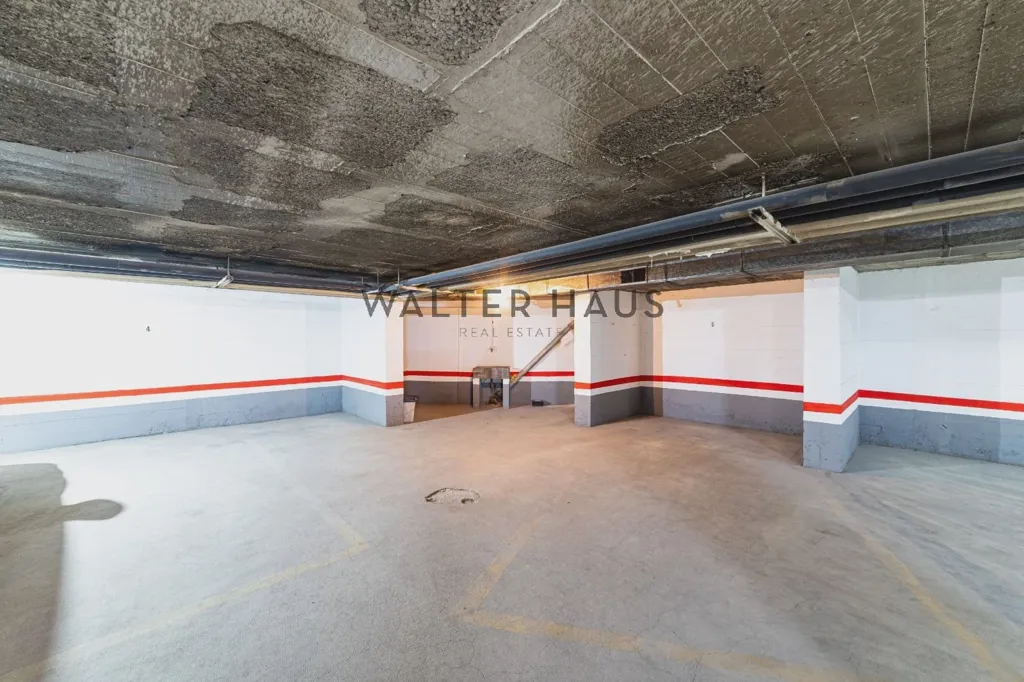 Garage - Flat with Sky-Light in Goya, Madrid