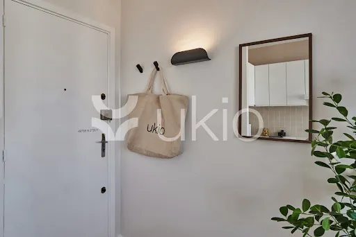 Hallway - Luxury Apartment with Central Heating in Paris 5th