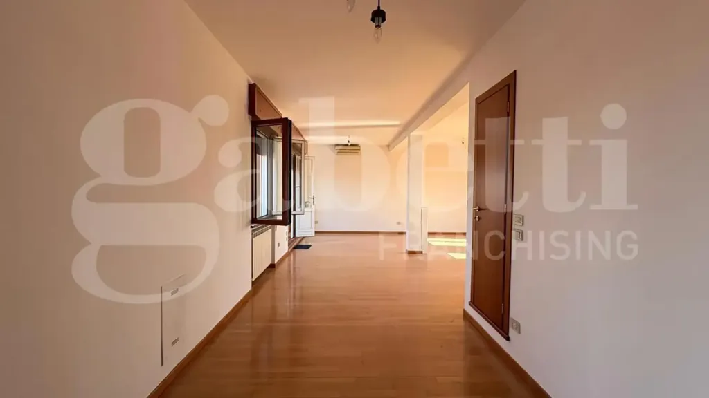 Esik - Apartment with City View in Cremona
