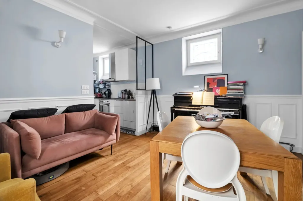 Séjour - Appartement de Charme avec Parquet d'Origine à Paris