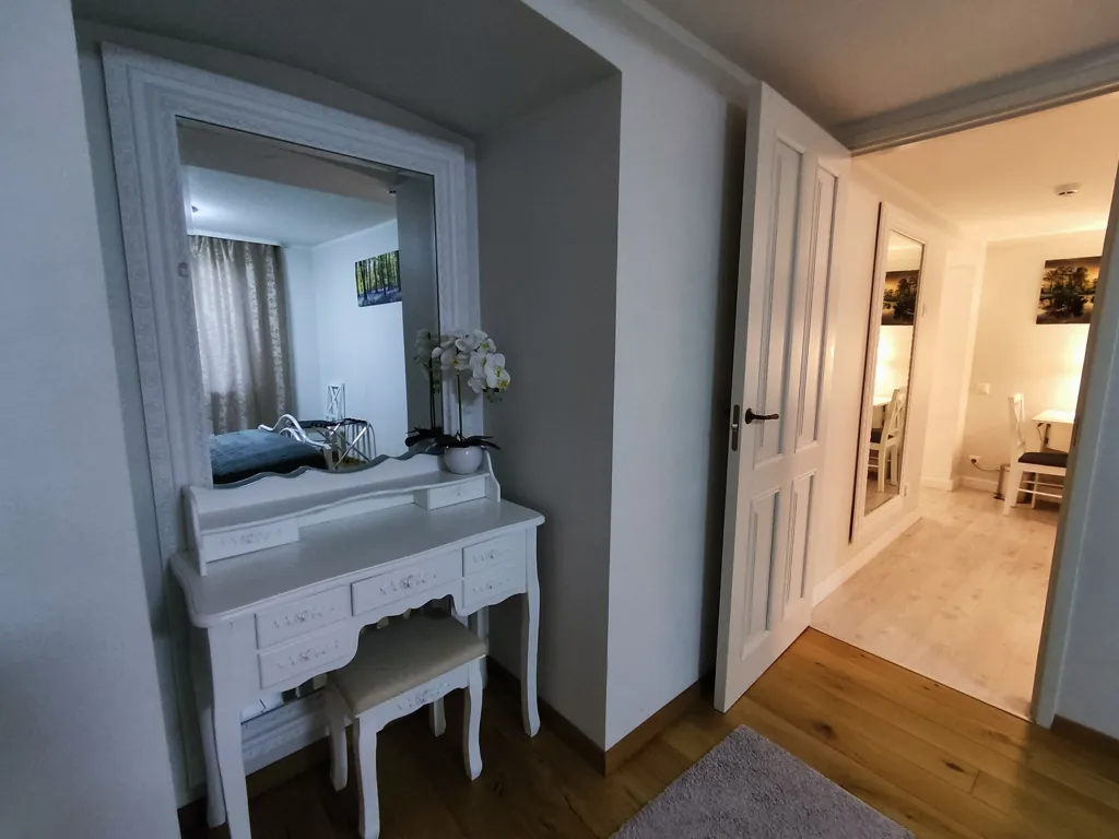 Esik - Renovated Apartment with Sauna in Toomemäe