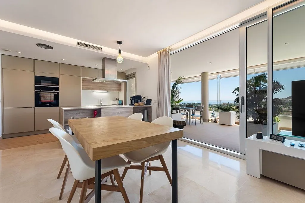 Salle à manger - Apartment with Pool and Terrace in Benahavís