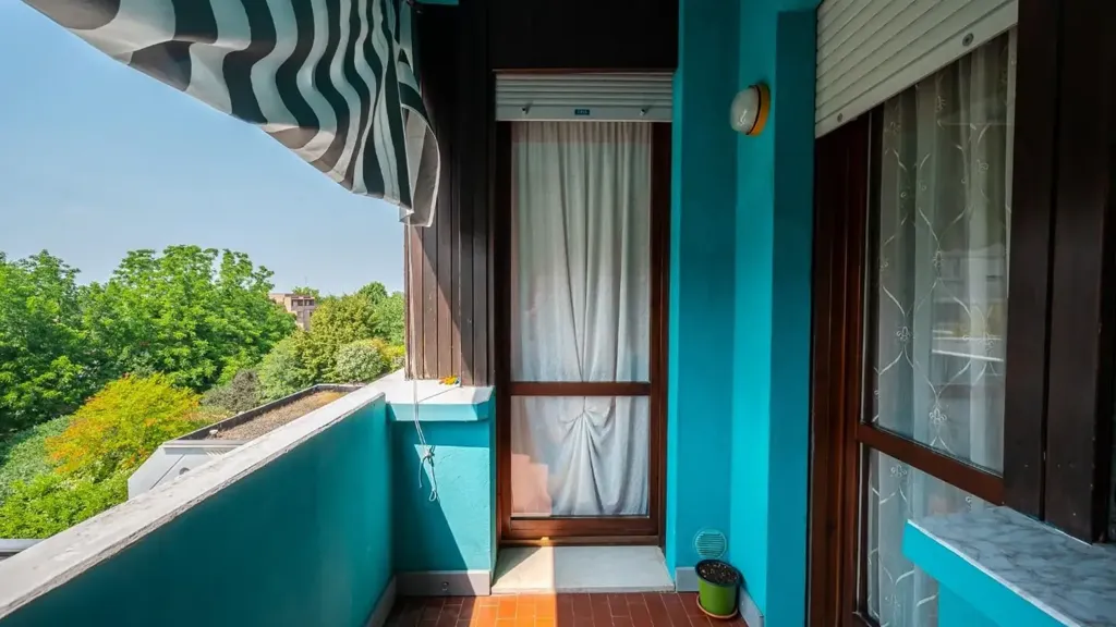 Balcon - Triplex with Balcony in Pieve Modolena