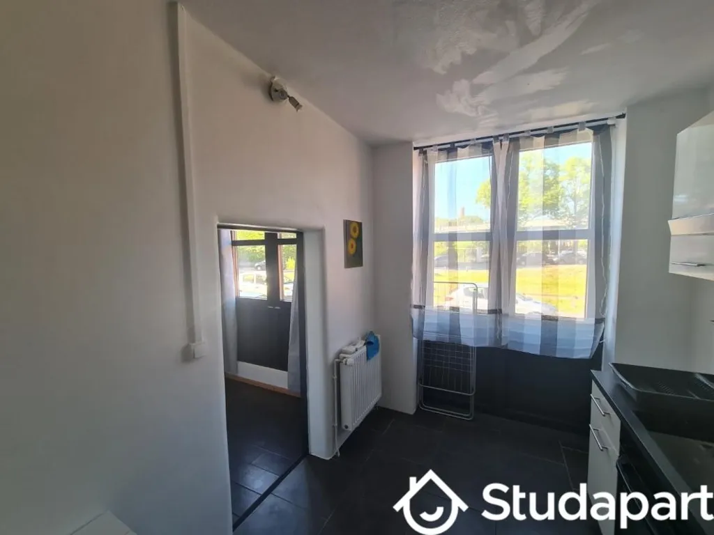 Cuisine - Appartement Meublé avec Terrasse à Proximité
