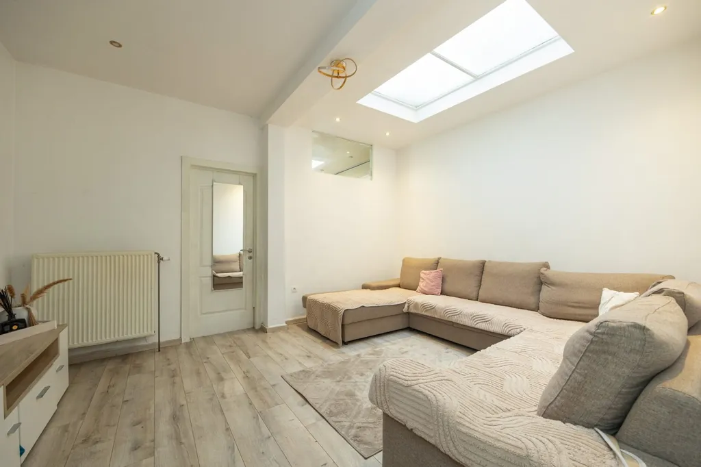 Elutuba - Spacious House with Garden to Refresh in Nice