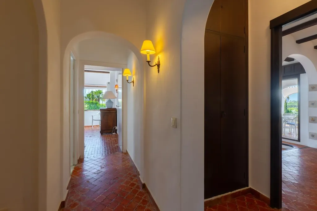 Entrée - Mediterranean Villa with Pool in Pla del Mar