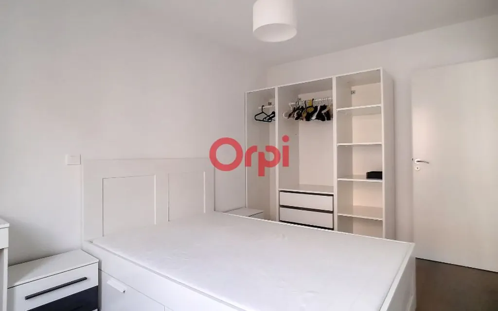 Chambres - Appartement Meublé avec Balcon à Suresnes