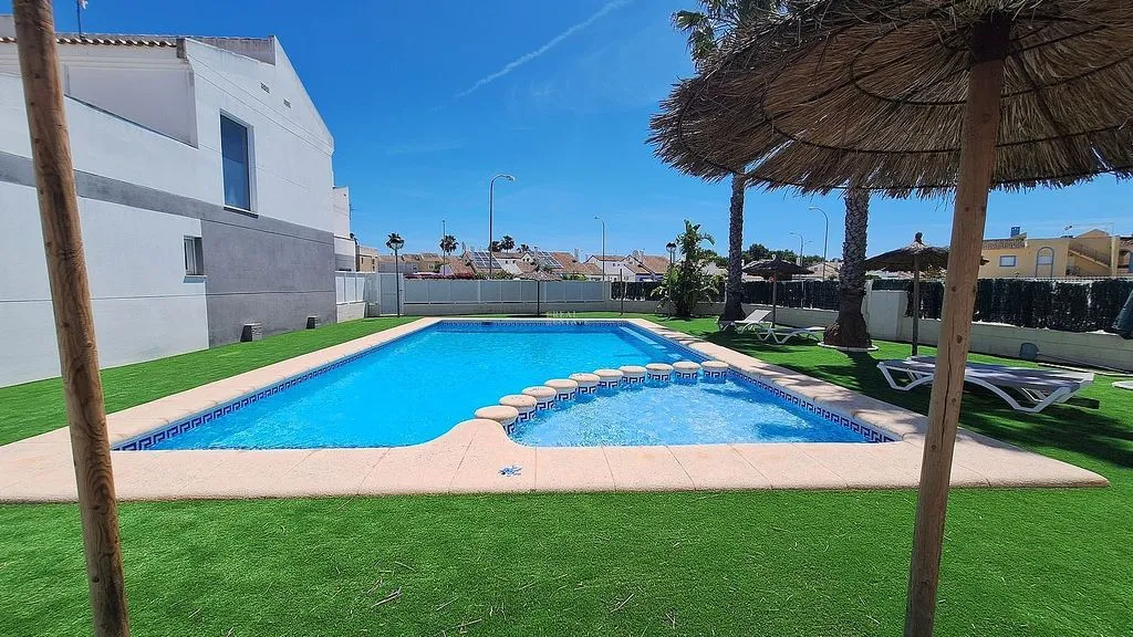 Bassein - Modern Bungalow with Pool in El Vergel