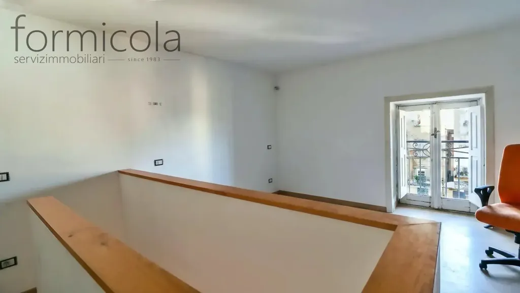 Studio - Appartamento con quadrupla esposizione a Napoli