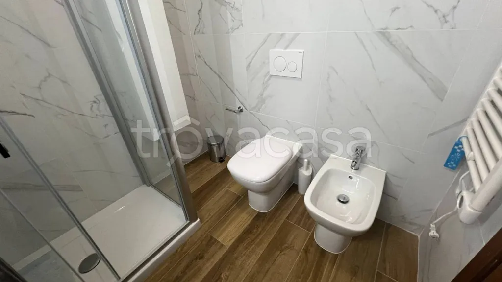 Salles de bain - Ground Floor Apartment with Private Garden in Loano