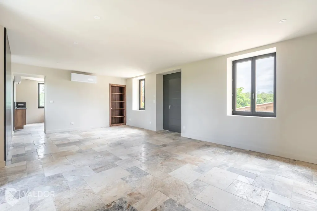 Pièces - Maison Rénovée avec Jardin à Blacé