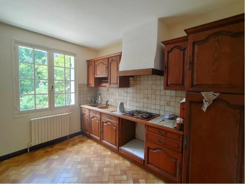 Cuisine - Maison de Maçon avec Sous-sol et Jardin à Chancelade