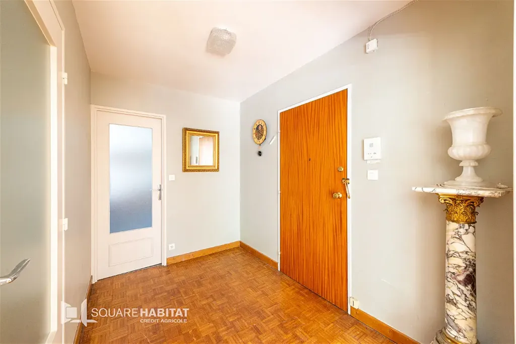 Esik - Apartment with Balcony in Valenciennes