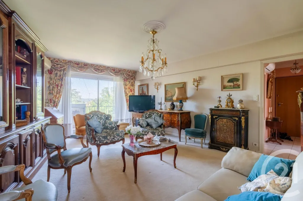 Soggiorno - 3-Bedroom Flat with Park View in Albi Centre