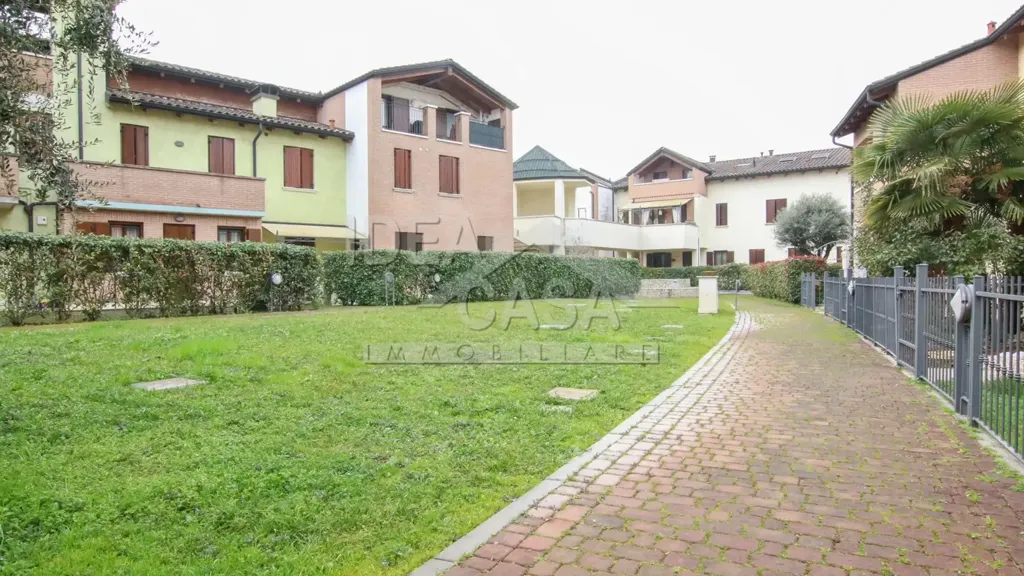Jardin - Bright Apartment with Garden View in Medolla