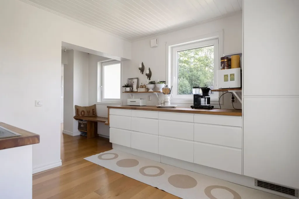 Cuisine - Modernised 1930s Villa with Garden in Central Kungälv