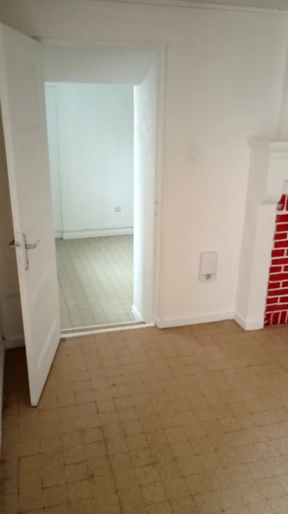 Séjour - Maison en 2 Logements avec Cour à Yenne
