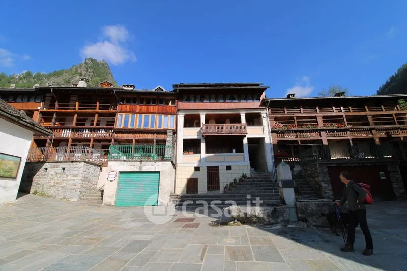 Jardin - Two-Storey Apartment with Town Centre View in Rima