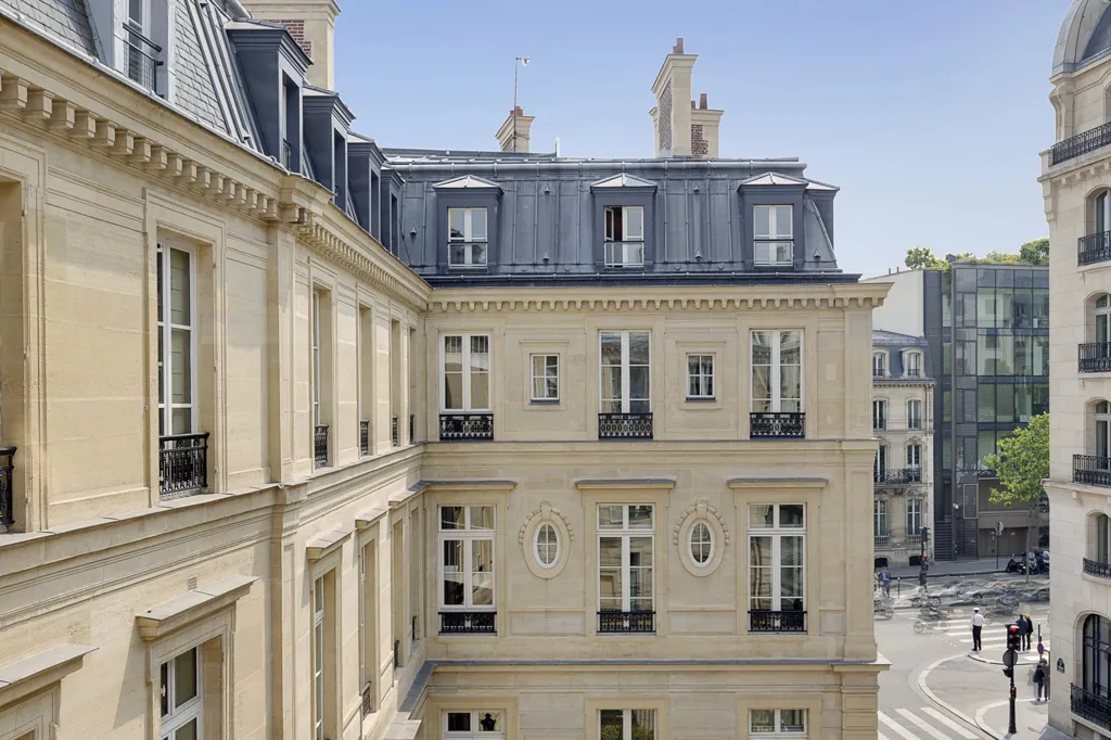 Exterior - Duplex Apartment with Arc de Triomphe View in Paris 16th
