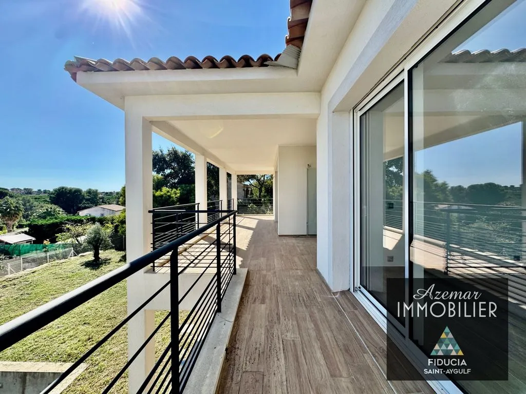 Balcon - Villa Nouvelle avec Vue Mer à Saint-Aygulf
