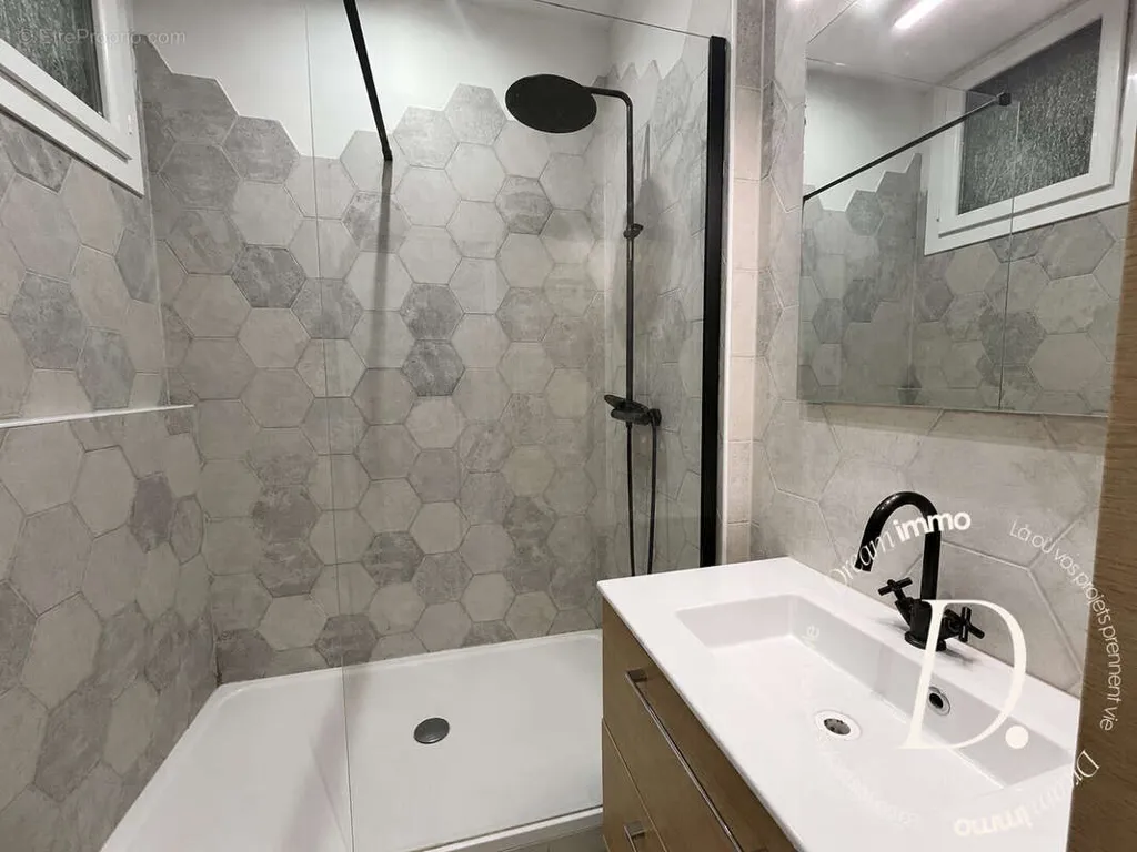 Bagni - Characterful T3 with Balcony in Marseille 6e