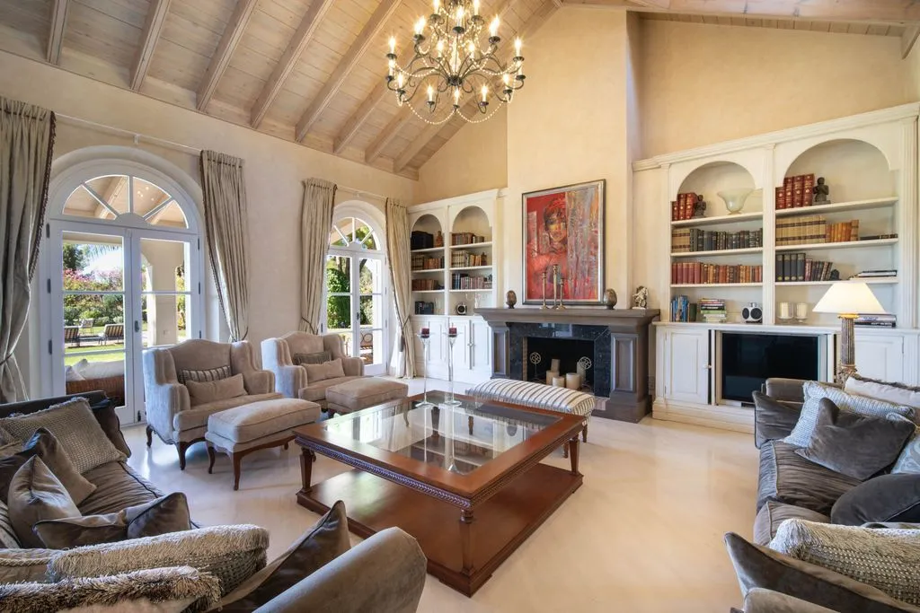 Living Room - Mediterranean Villa with Sea View in Marbella