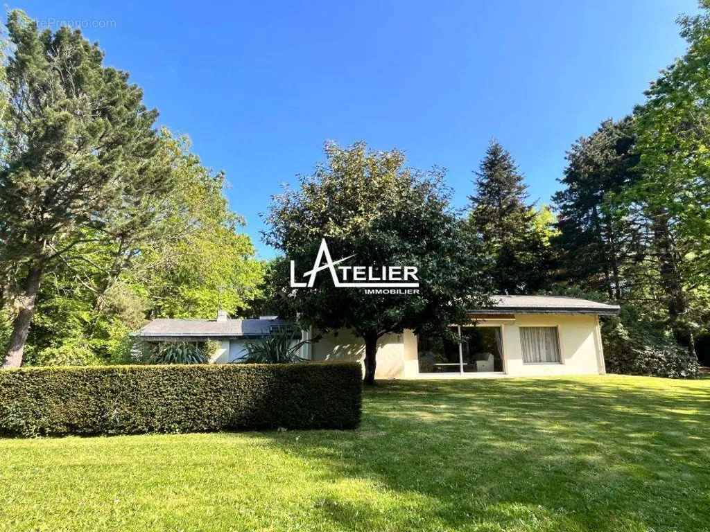 Aed - Spacious Property with Pool in Sautron