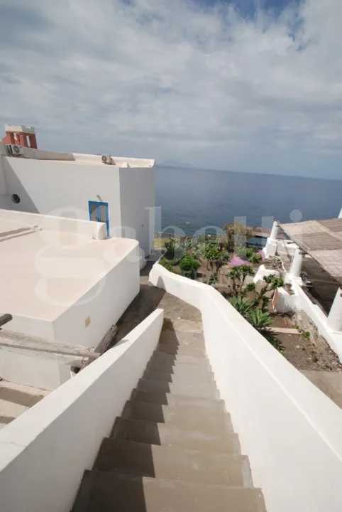 Toad - Complex with Sea View in Ginostra, Stromboli
