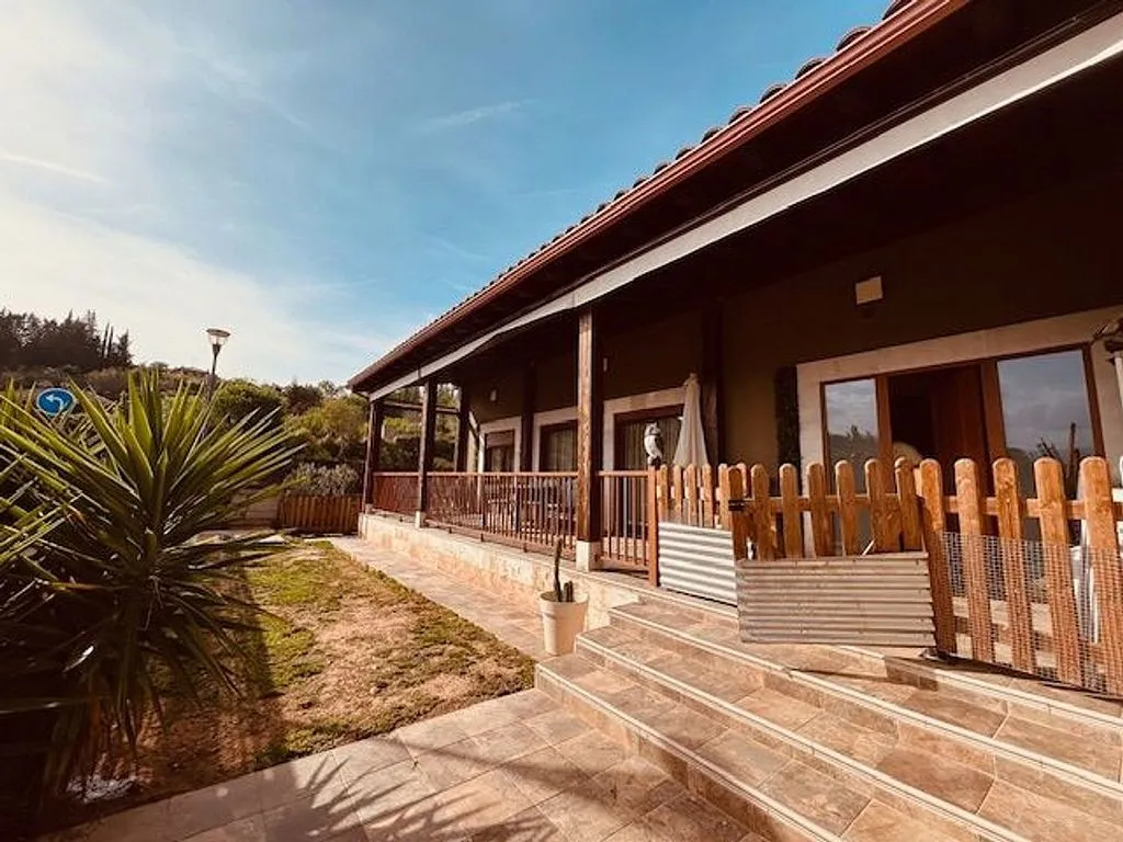 Terrass - Chalet with Terrace in La Plana